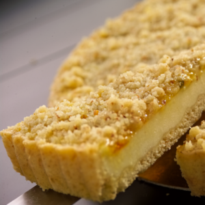 Mini Cheesecake Chinola Streusel - Categoría Individuales Refrigerados -- Crema PasteleríaGalletas - Categoría Individuales Refrigerados -- Crema Pastelería